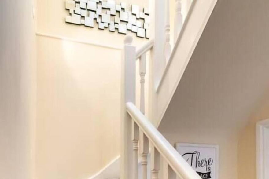 plex apt, N London, 2 Floors