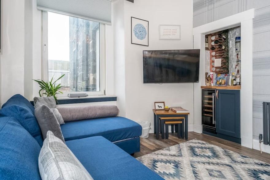 Pass the Keys | Trendy Historic flat sleeps 4 to 6 near Leith Shore