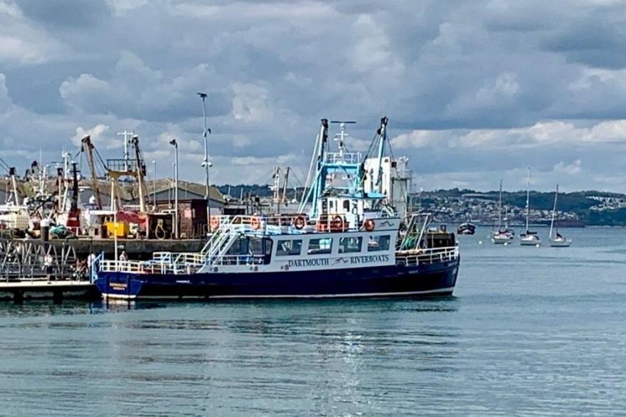 Pass the Keys | Spacious Converted Sail Loft Sunny Family Terrace