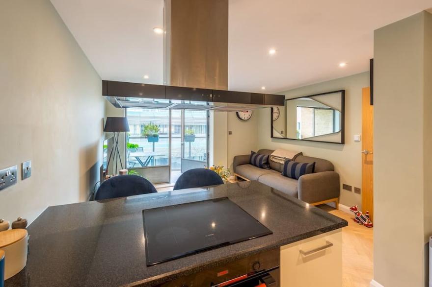 Pass the Keys | Waterloo Apartment close to Attractions