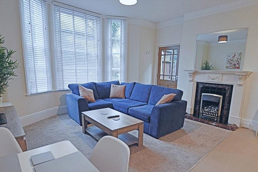 Pass the Keys | Lovely spacious 2 bed flat near Torquay Harbour