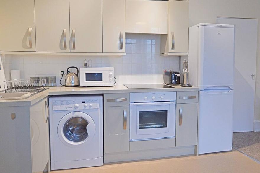 Pass the Keys | Lovely spacious 2 bed flat near Torquay Harbour