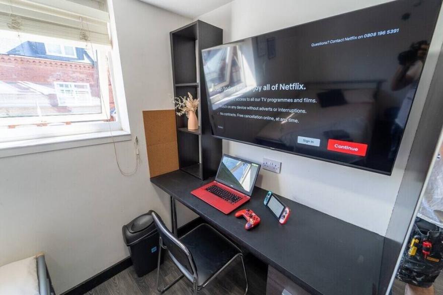 Studio with large kitchen downstairs right by UOB!