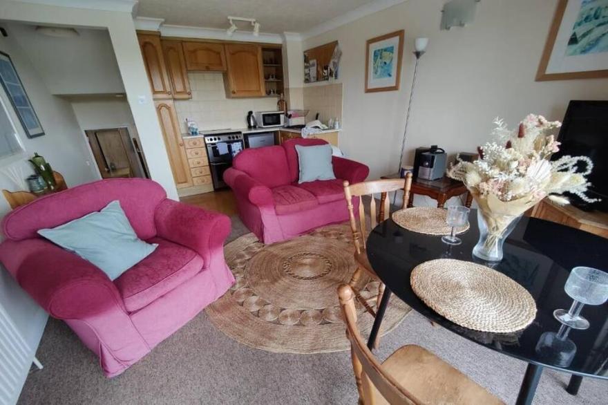 Charming 1 bedroom apartment overlooking Rye Rivers