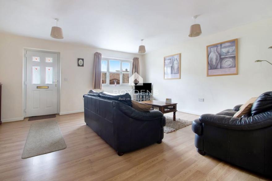 Nestled in the heart of Frinton on Sea is this terraced mews cottage offering open plan living