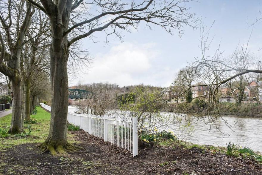 1 bedroom accommodation in Houghton le Spring, near Sunderland