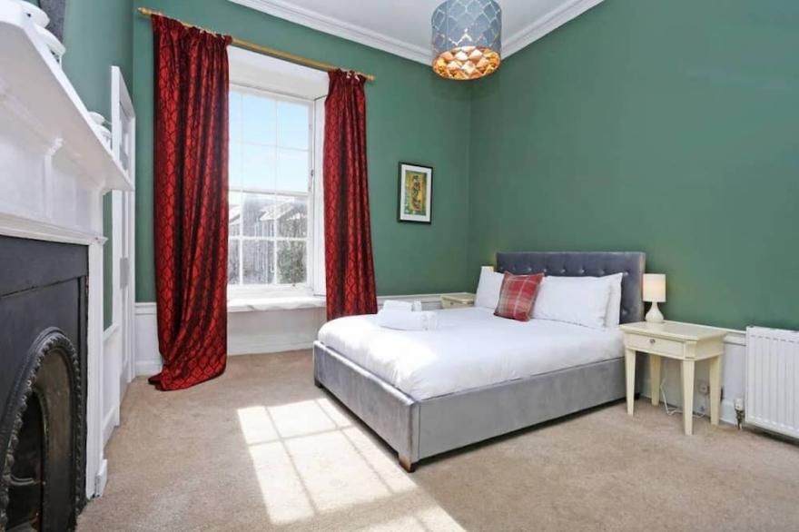3 Bed Georgian flat in the heart of Stockbridge