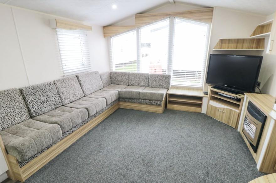 JAY 25, family friendly, country holiday cottage in Cayton