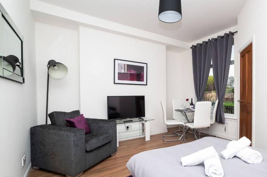 Cosy Bellshill Apartment by Klass Living