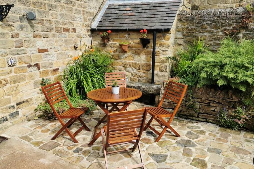 Pathways Holiday Cottage a delightful 18th century stone cottage in Derbyshire.