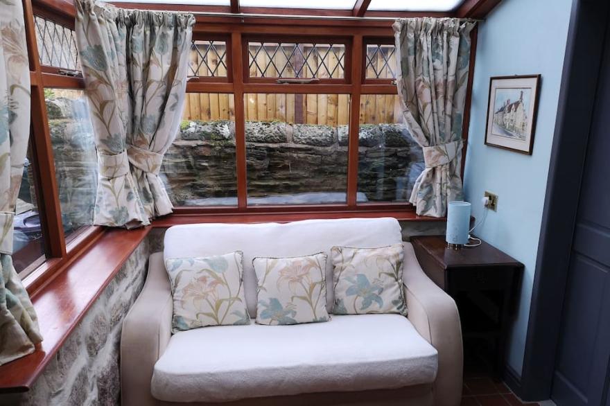 Pathways Holiday Cottage a delightful 18th century stone cottage in Derbyshire.