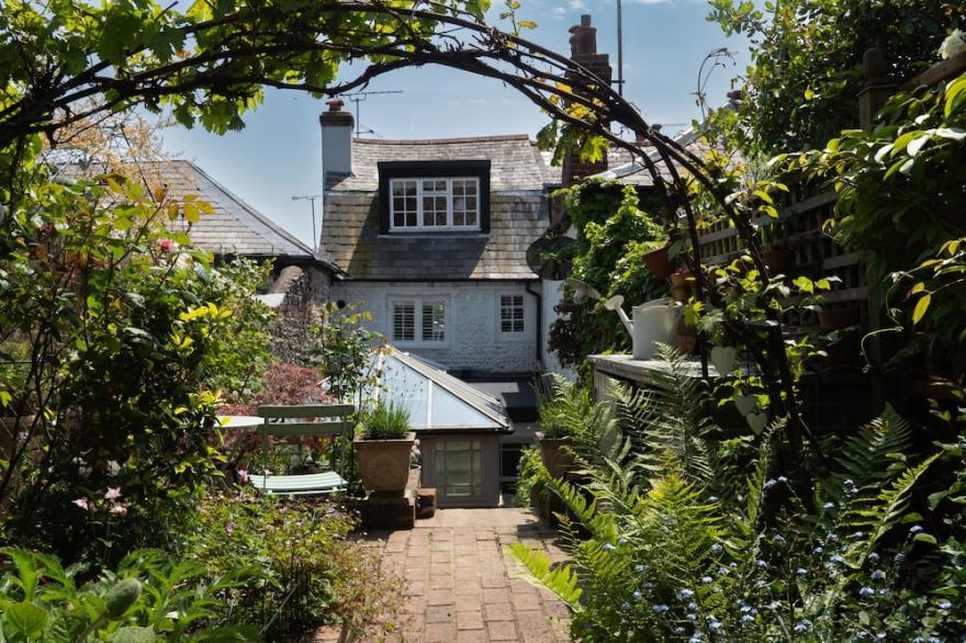 Tarrant St Cottage with lovely garden