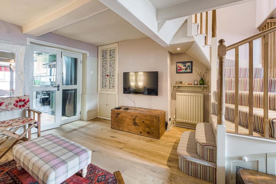 Tarrant St Cottage with lovely garden