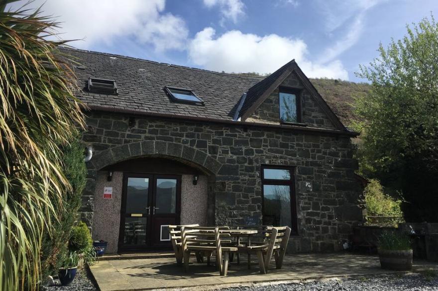 Pine Cottage - Exceptional Location In Snowdonia National Park Near Beaches