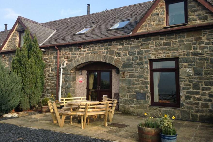 Pine Cottage - Exceptional Location In Snowdonia National Park Near Beaches
