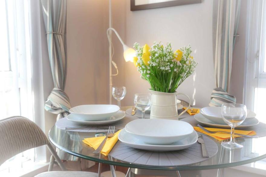 Perfect City Center Location / Free Parking / 4 Beds