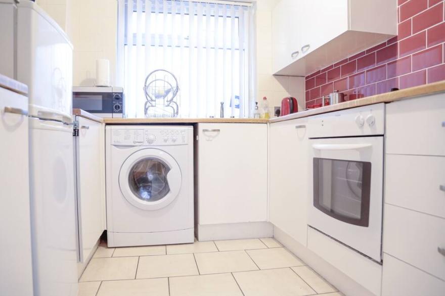 Perfect City Center Location / Free Parking / 4 Beds