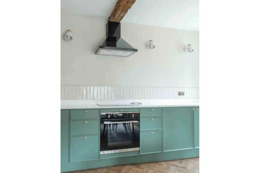 Peverel House, Tideswell. Sleeps 4, Dog Friendly
