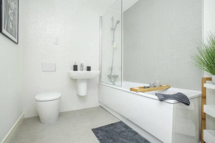 Luxury Entire Apartment • Nr City Centre • Free parking
