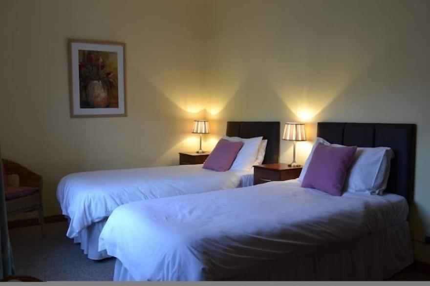 4 star accommodation offering a rural retreat 2 miles from Perth. Pets Welcome