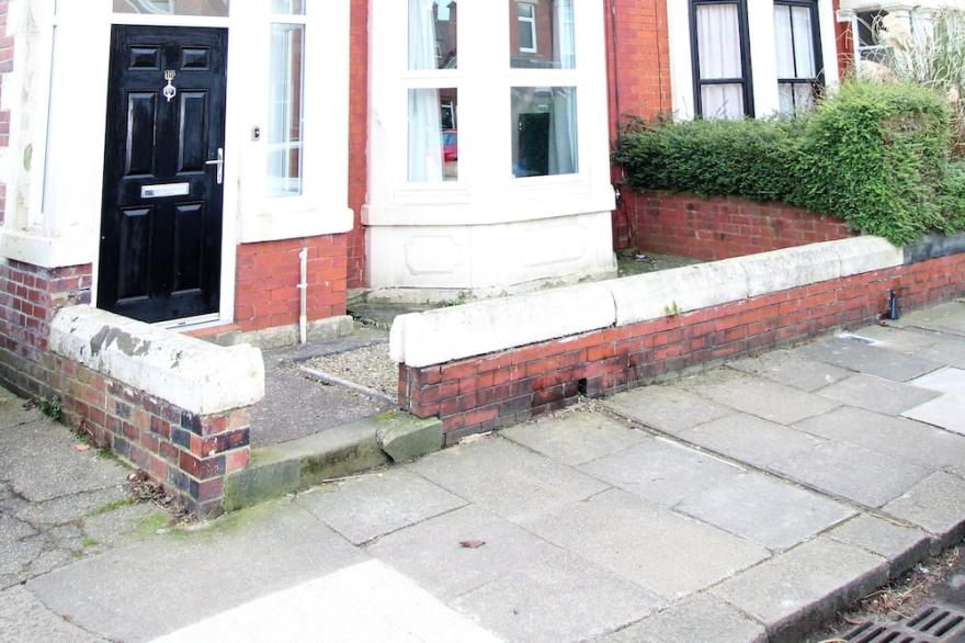 Heaton - 5 Large Beds - Period Property - Newly Refurbished