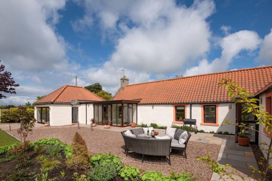 WESTWOOD COTTAGE - A spacious farm cottage close to superb East Lothian beaches