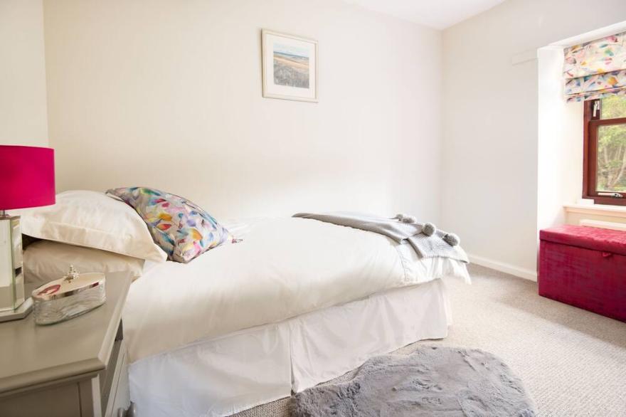 WESTWOOD COTTAGE - A spacious farm cottage close to superb East Lothian beaches
