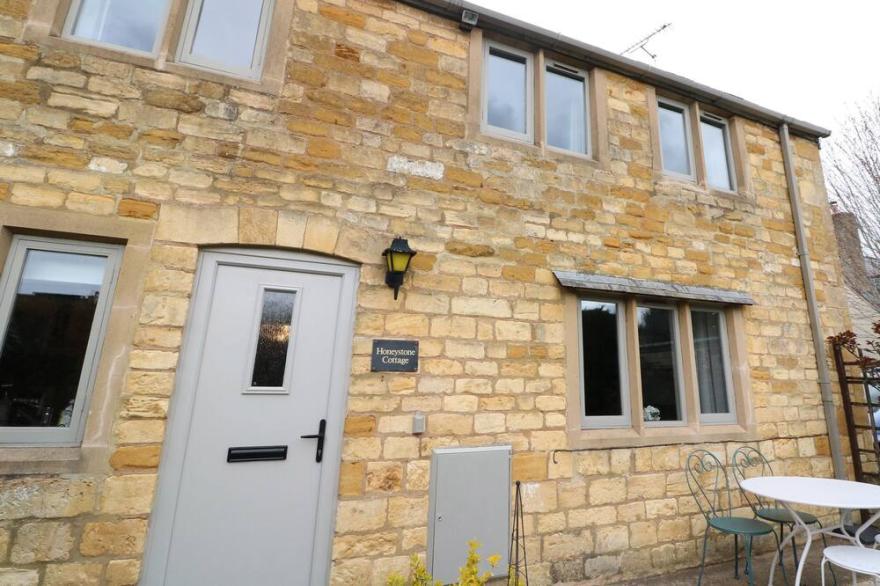 HONEYSTONE COTTAGE, family friendly in Moreton-In-Marsh