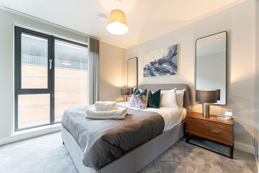St Martin's Place 2 Bed Luxury Apartment Bham