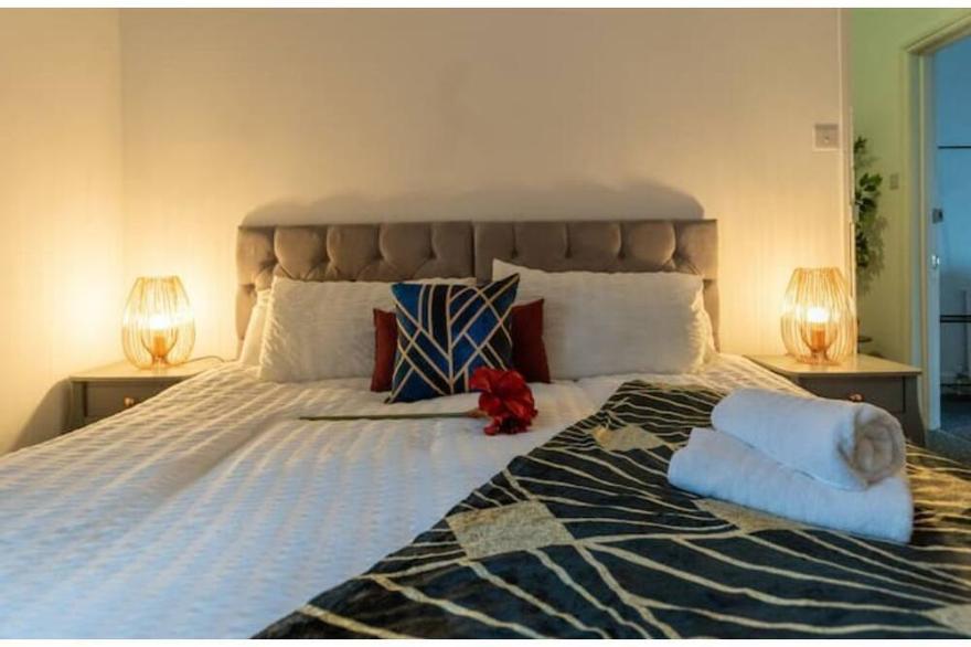 The Gatsby - Beautiful Spacious Central House