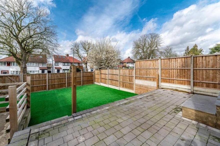 Stunning 3BDR house with free parking