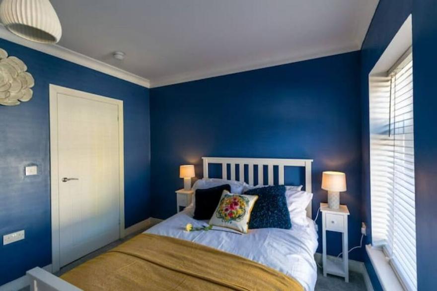 The Hollywood - Large Beautiful 3 Bedroom House