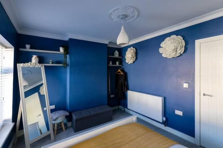 The Hollywood - Large Beautiful 3 Bedroom House