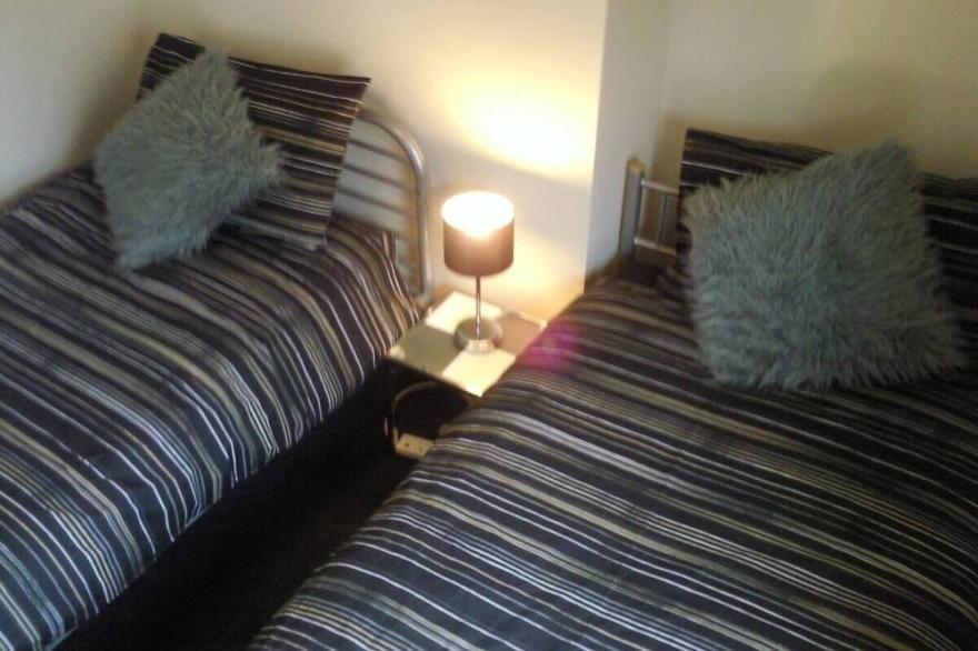 Town centre treasure sleeps 6!