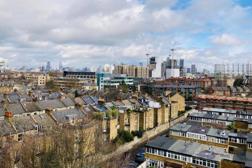 A Skyhigh Stay for 2 in Vauxhall London