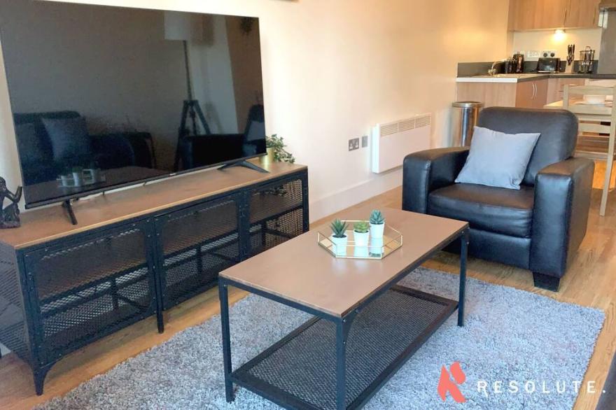 ★ New Renovated Arcadian Centre - One Bedroom - Balcony - Sofa Bed