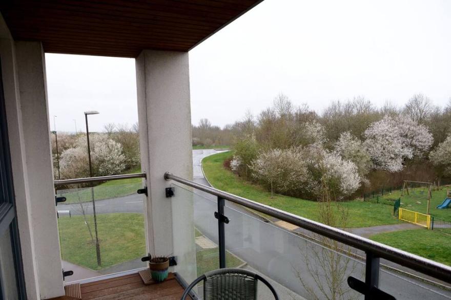 ★ Stylish Central MK Apartment - Two Bedroom - En Suite - Balcony