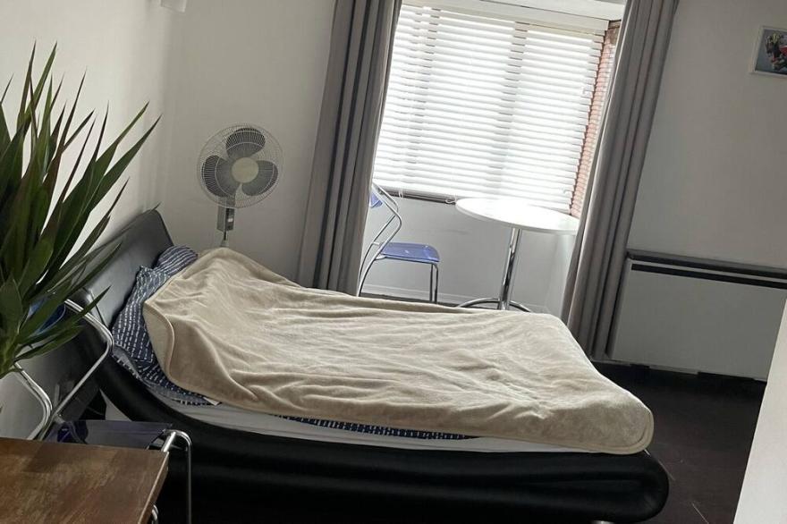 Studio in West London near Heathrow airport