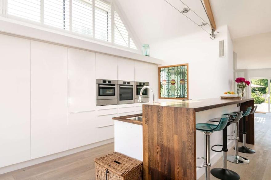 Sociable Open Plan entertaining.... and more....