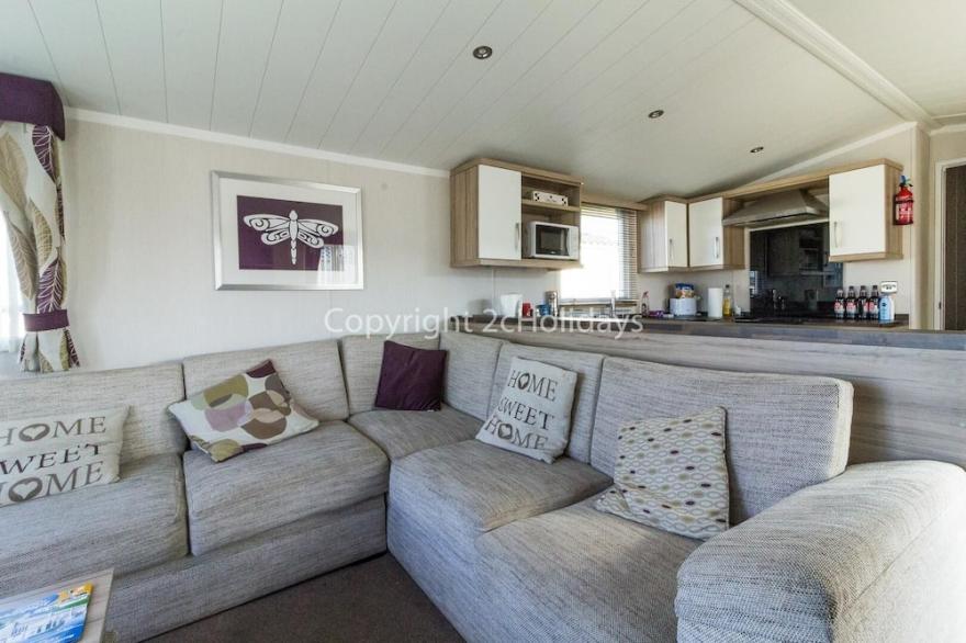 Superb 8 berth dog friendly caravan at Haven Caister in Norfolk ref 30009D