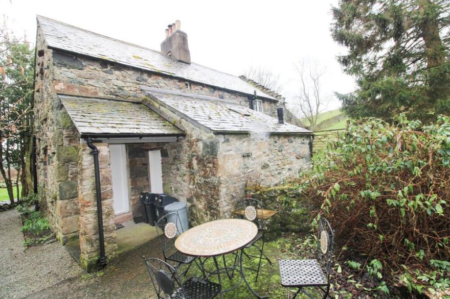 Red Squirrel Cottage, Hutton -  a cottage that sleeps 4 guests  in 2 bedrooms