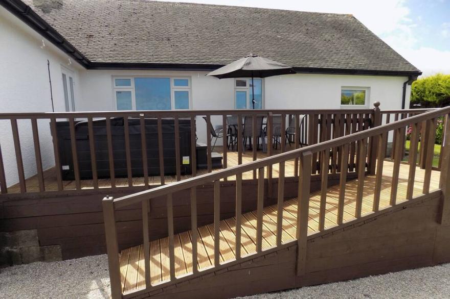 BROOKFIELD, character holiday cottage in Wainhouse Corner