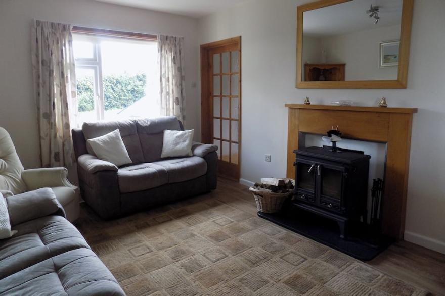 BROOKFIELD, character holiday cottage in Wainhouse Corner