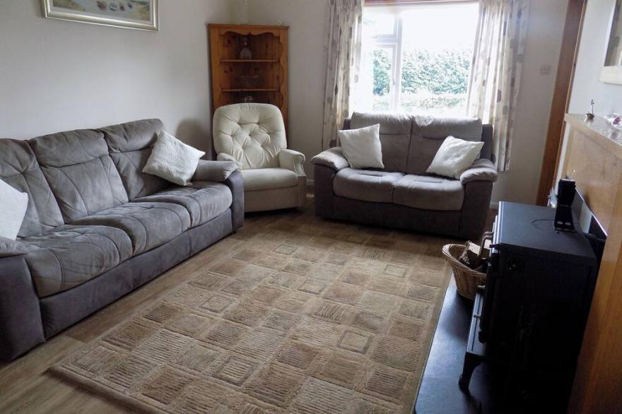 BROOKFIELD, character holiday cottage in Wainhouse Corner