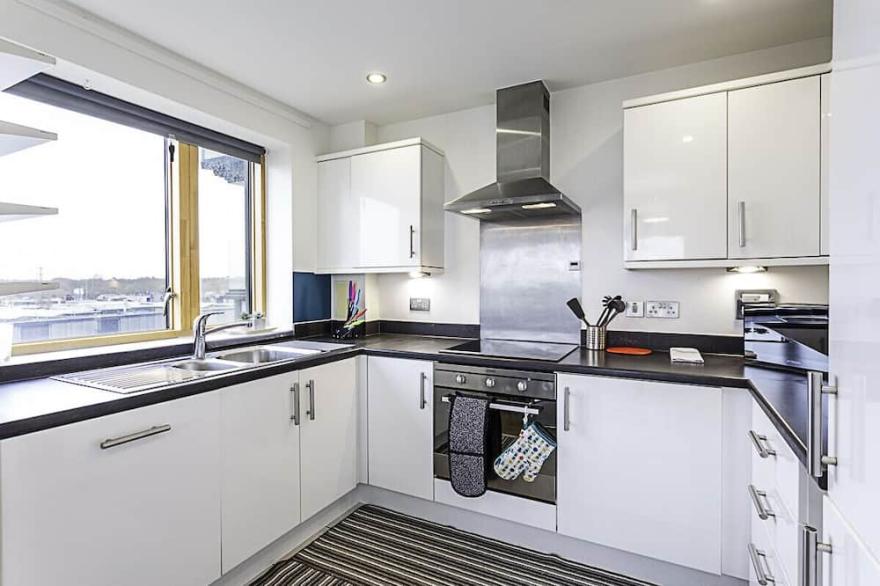 Trendy  Queen's Park Apartment with Views across London