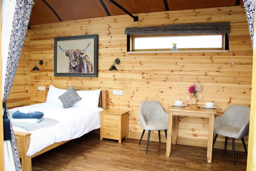 Lily -  a shepherds hut that sleeps 3 guests  in 1 bedroom