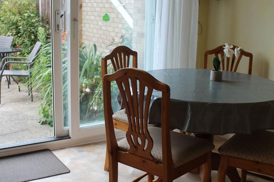 5 Sea View Walk - comfortable family home right on the beach