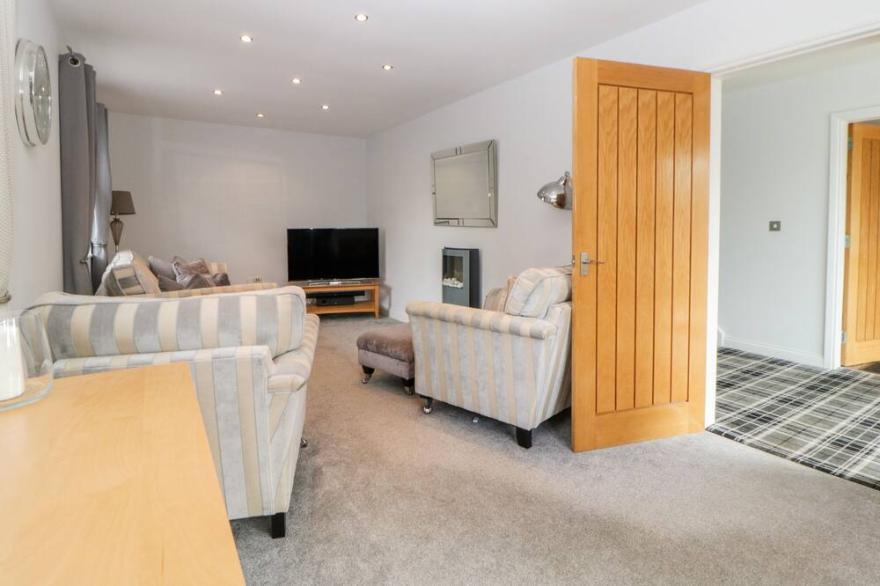 FONTHILL, pet friendly, country holiday cottage in Torquay