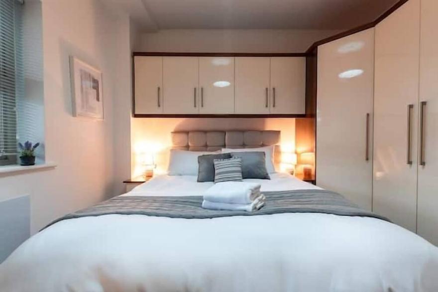 Bishopsgate House - Beautiful Apartment with Private Parking close to Coventry City Centre