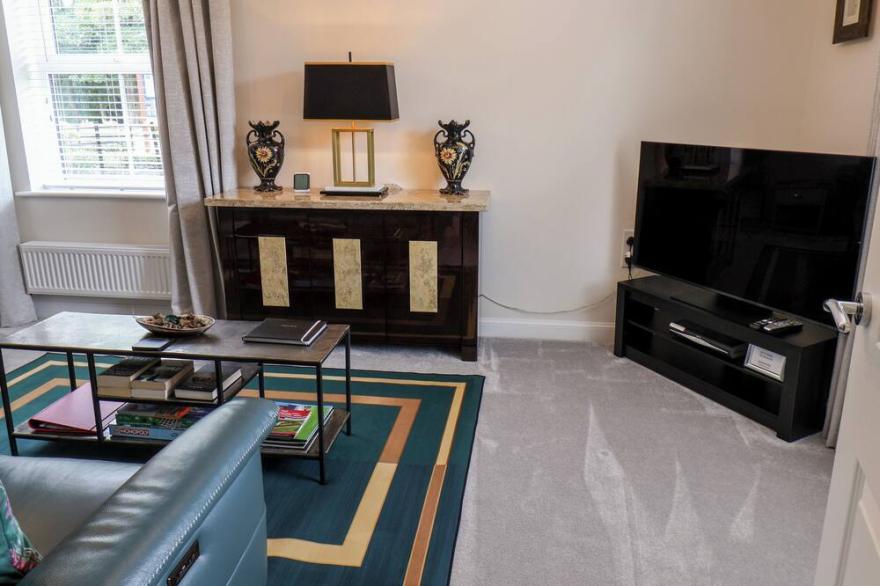 2 DERWENT ROAD, family friendly, with a garden in Pickering